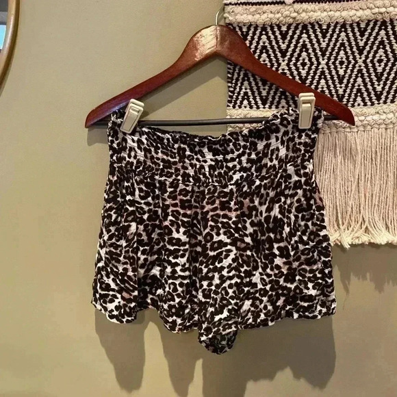 LOUNGE BAG CHEETAH SHORTS LIGHTWEIGHT SIZE M - Picture 1 of 4